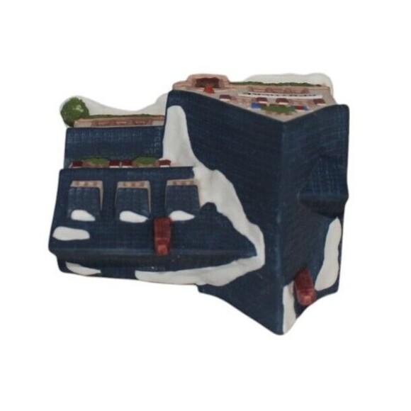 Dept 56 Alpine Village Series Apotek, Tabak (Pharmacy & Tobacco) 6540-4 - Picture 6 of 8